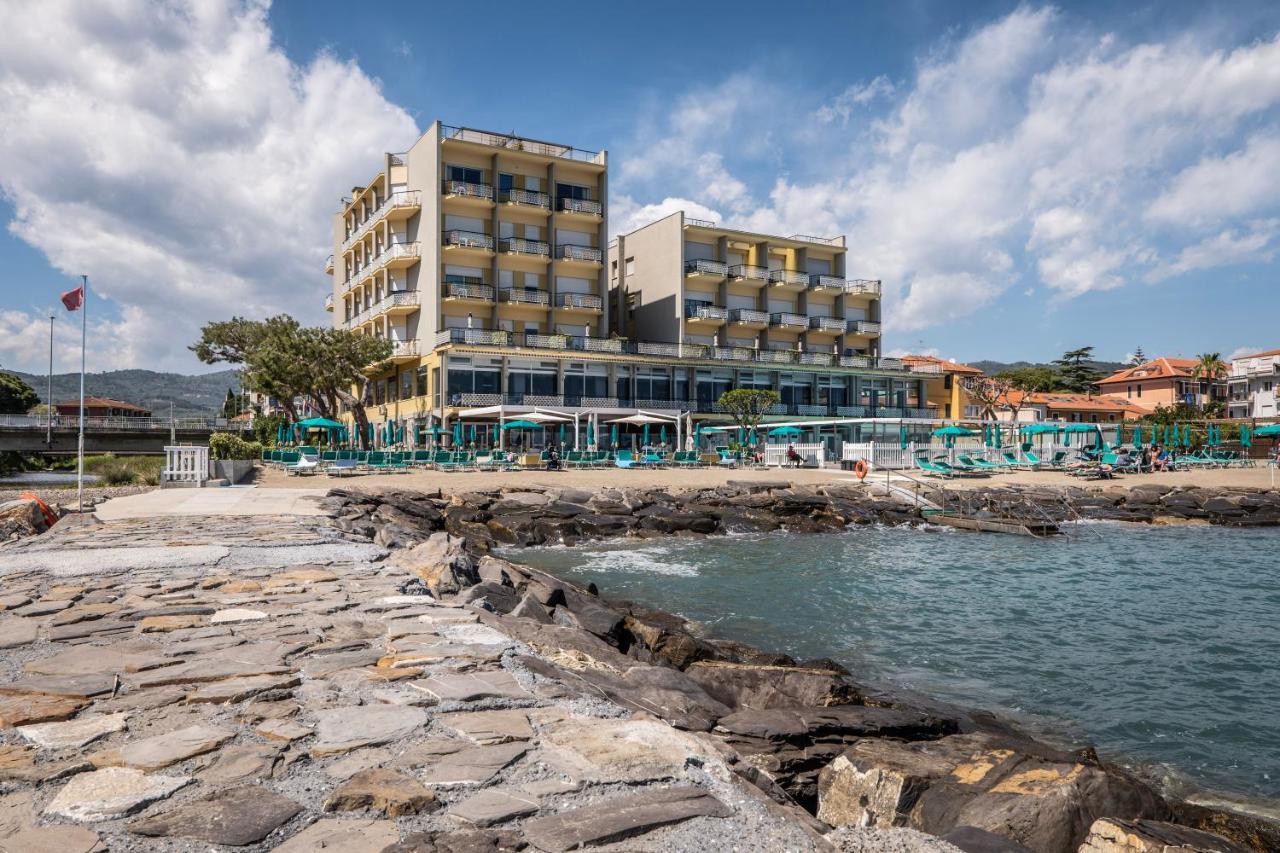 Hotel Bellevue Et Mediterranee Diano Marina Exterior photo