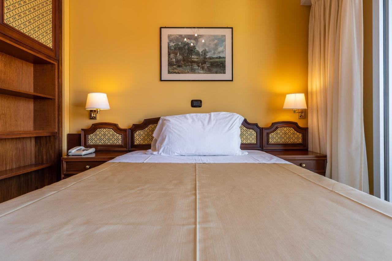 Hotel Bellevue Et Mediterranee Diano Marina Exterior photo