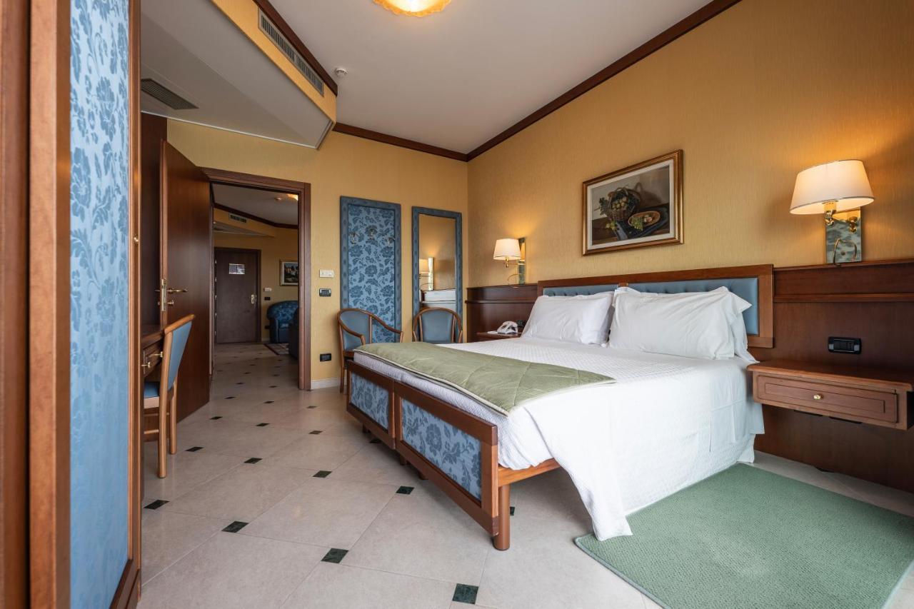 Hotel Bellevue Et Mediterranee Diano Marina Exterior photo