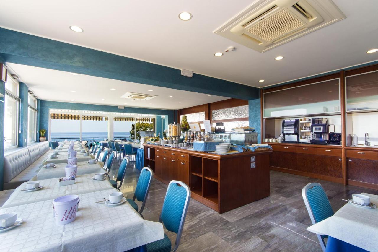 Hotel Bellevue Et Mediterranee Diano Marina Exterior photo